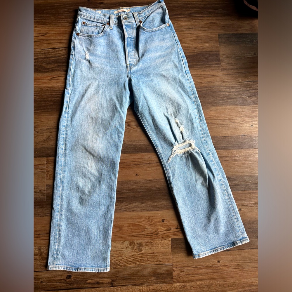 Levi’s high rise/ high waisted straight leg jeans